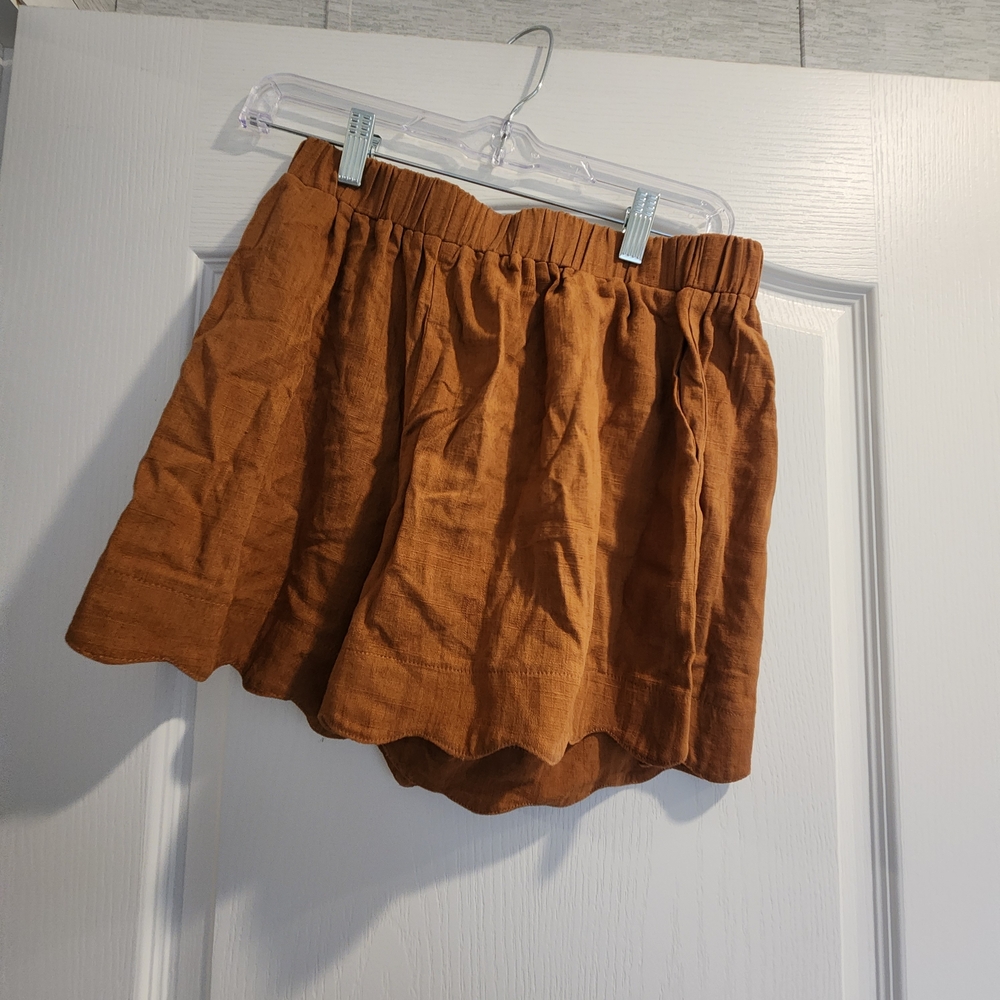 Umgee Tan Scalloped Hem Shorts Size S BNWT